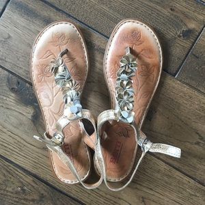 Born Sandals with Gold Flowers Size 8